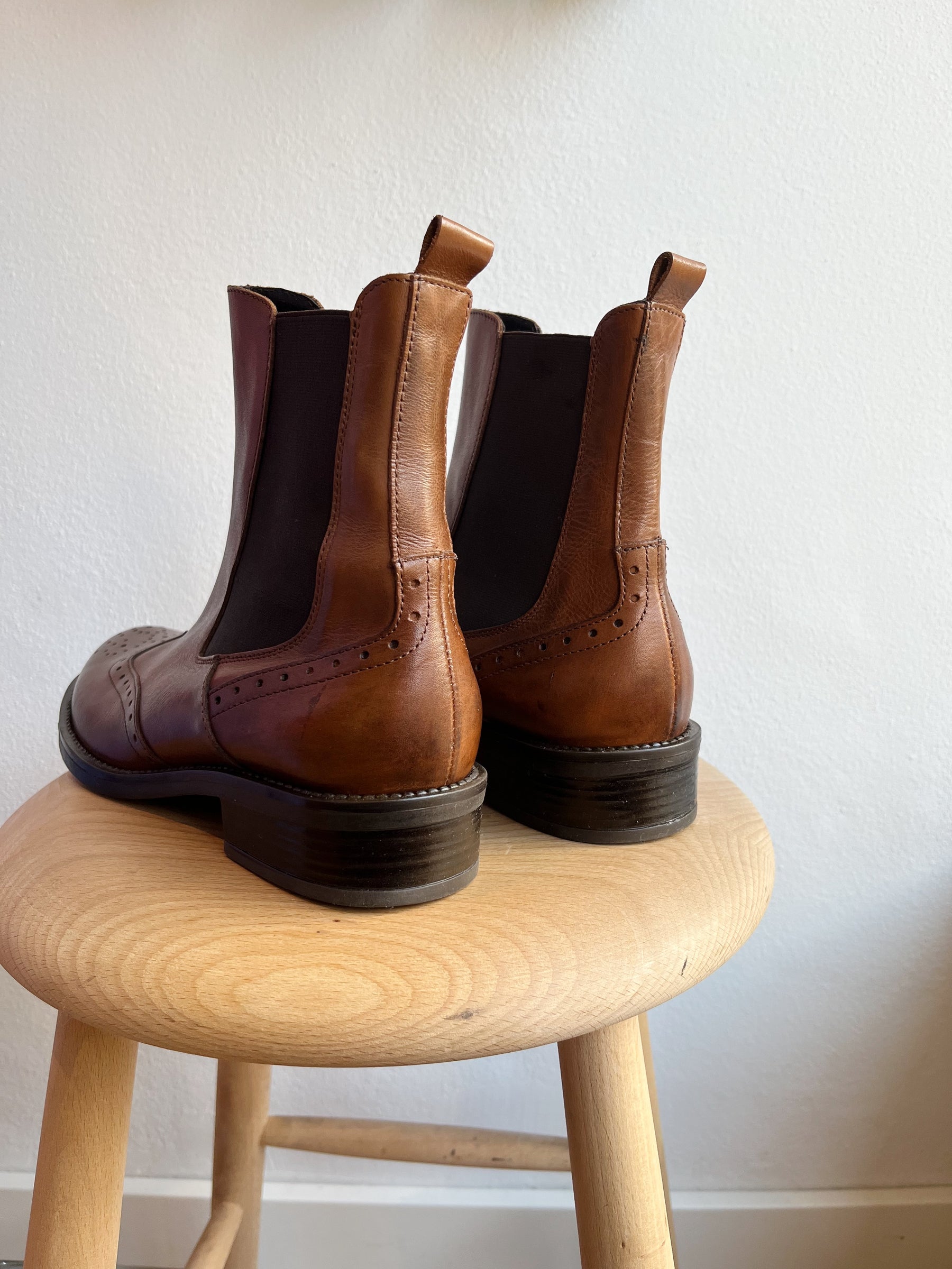 Brune chelsea boots