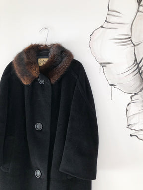 Vintage frakke med pelskrave