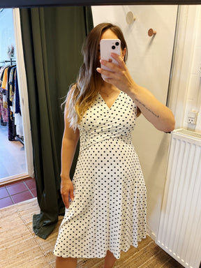 Optimal Indkøbscenter Udstyr Hvid kjole med prikker
