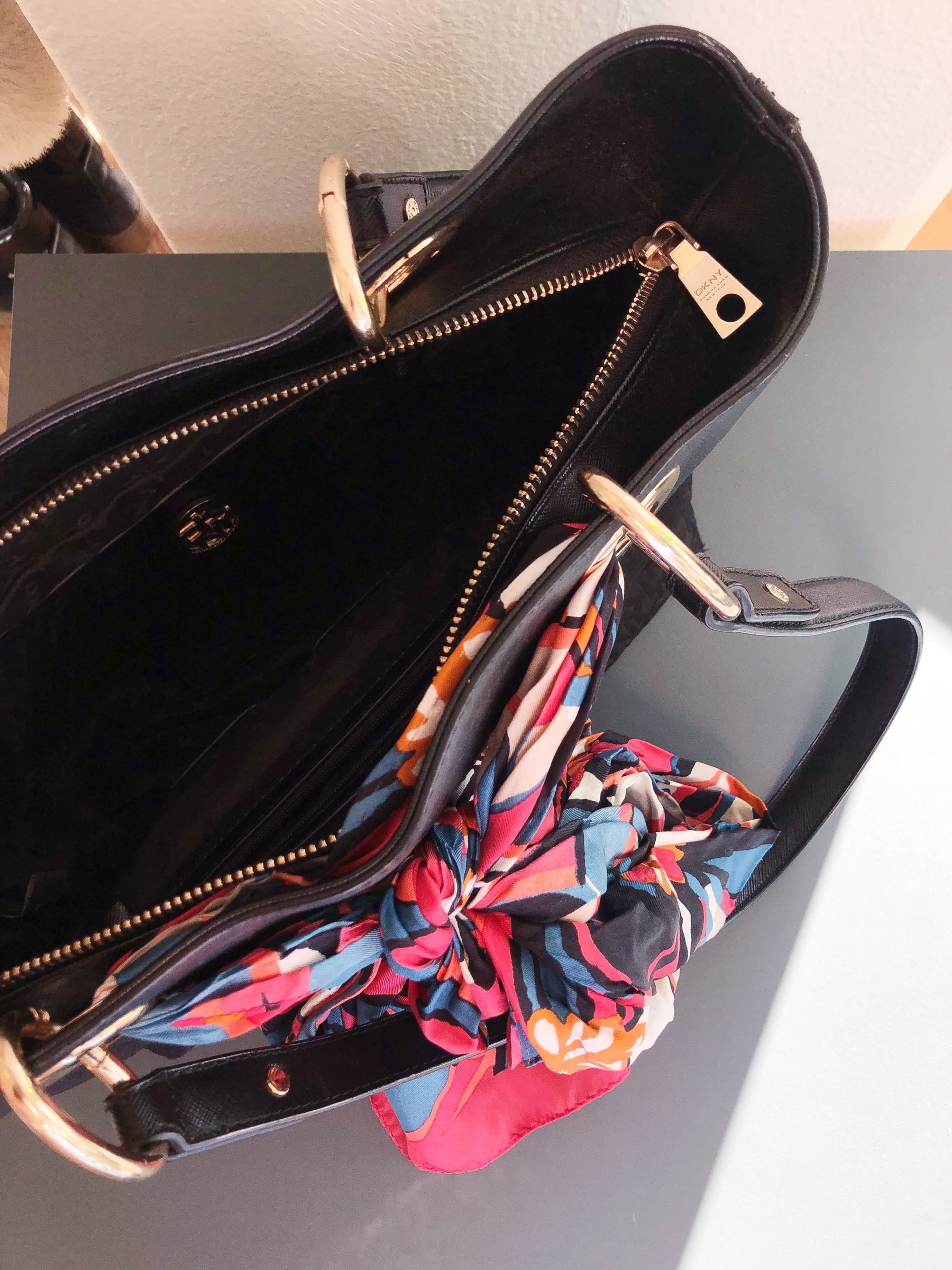 respektfuld Elskede vejviser DKNY taske / Luksussecondhand - Shop til mænd & kvinder