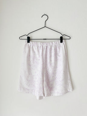 Upcycled shorts m. lilla blomsterprint