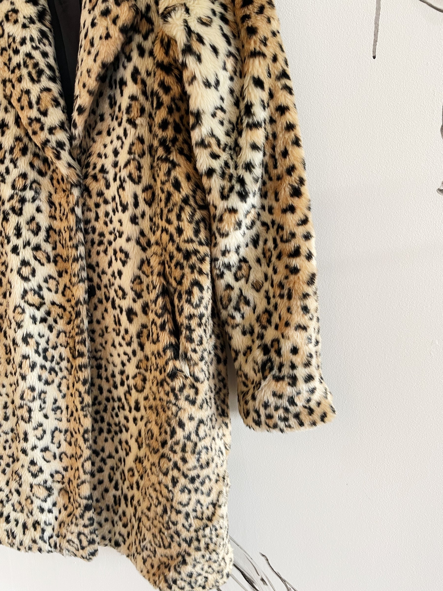 Noir leopard frakke